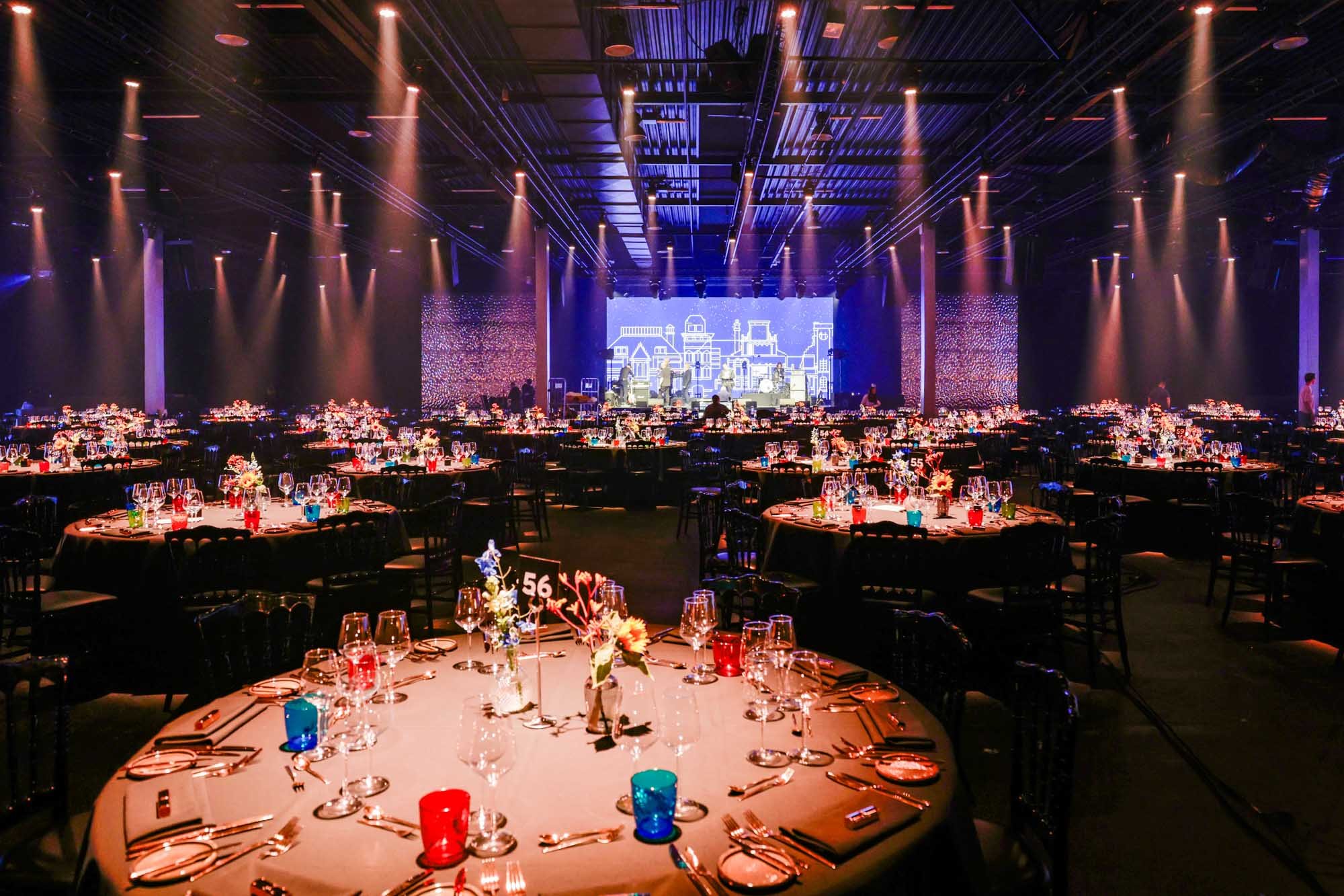 Taets dinner party round table setting-1