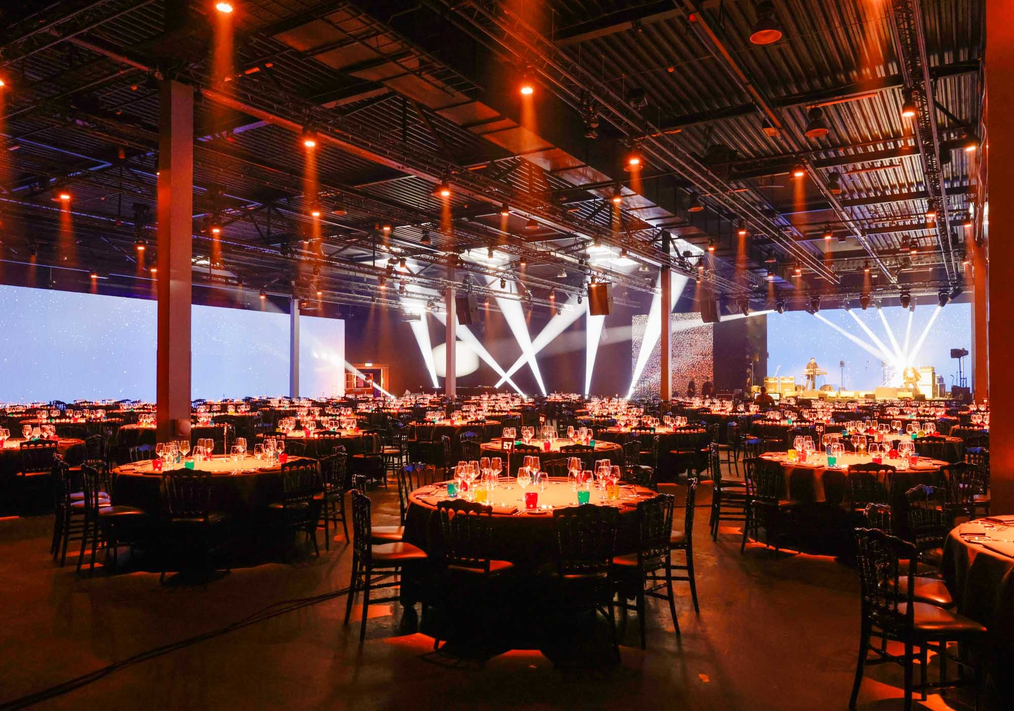 Taets dinner party round table setting-2