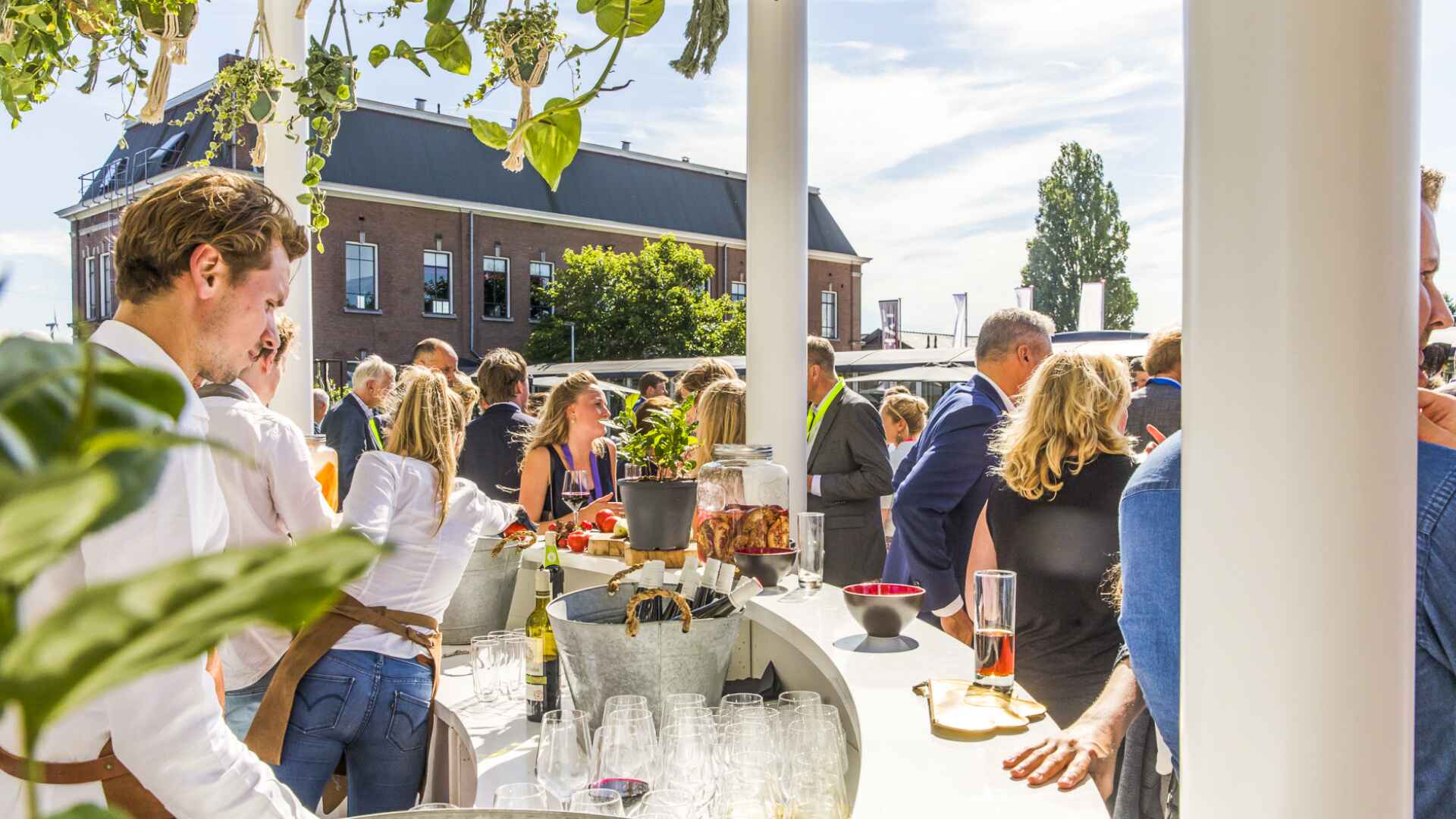 Event Garden - bar setting "Outdoor Event Garden at Taets Art and Event Park in Amsterdam and Zaandam, a scenic venue for weddings, corporate events, dinners, and outdoor gatherings."