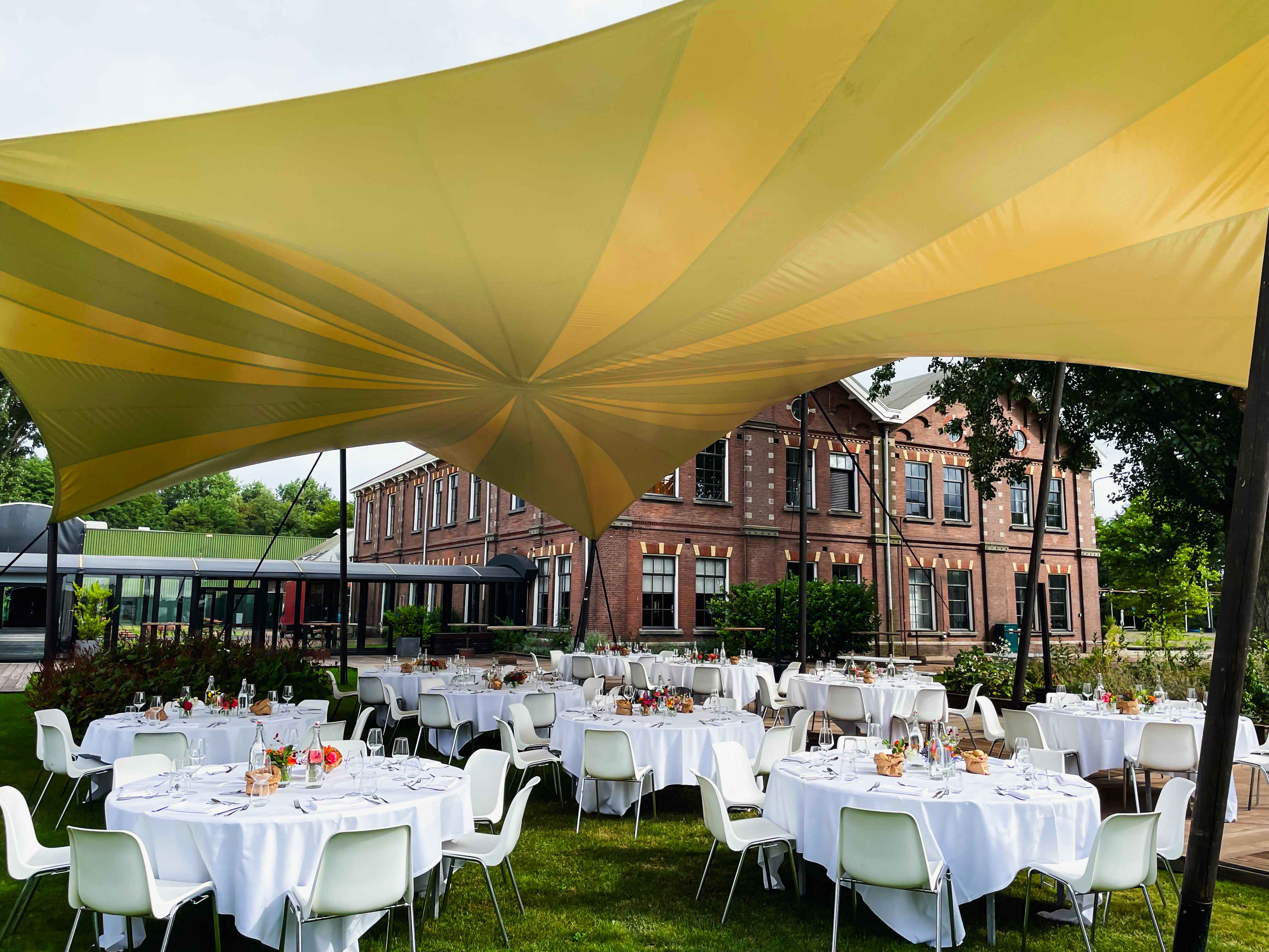 Event Garden - dinner round tabke setting 1 "Outdoor Event Garden at Taets Art and Event Park in Amsterdam and Zaandam, a scenic venue for weddings, corporate events, dinners, and outdoor gatherings."