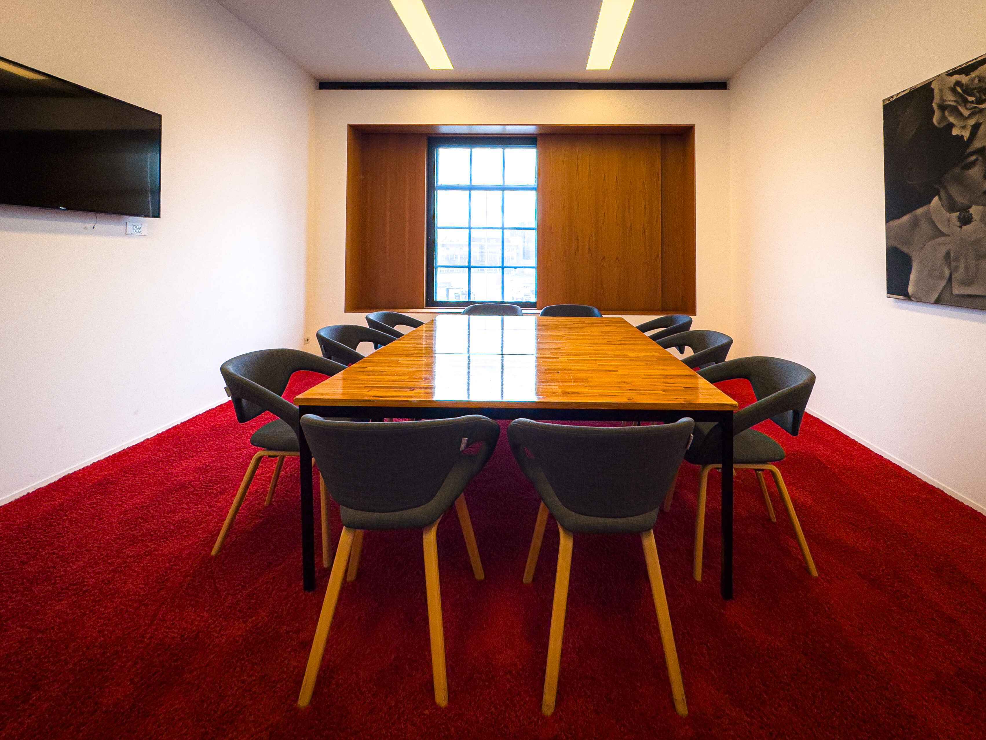 "Professional meeting setup at Taets Art and Event Park near Amsterdam and Zaandam, featuring modern equipment and spacious seating."