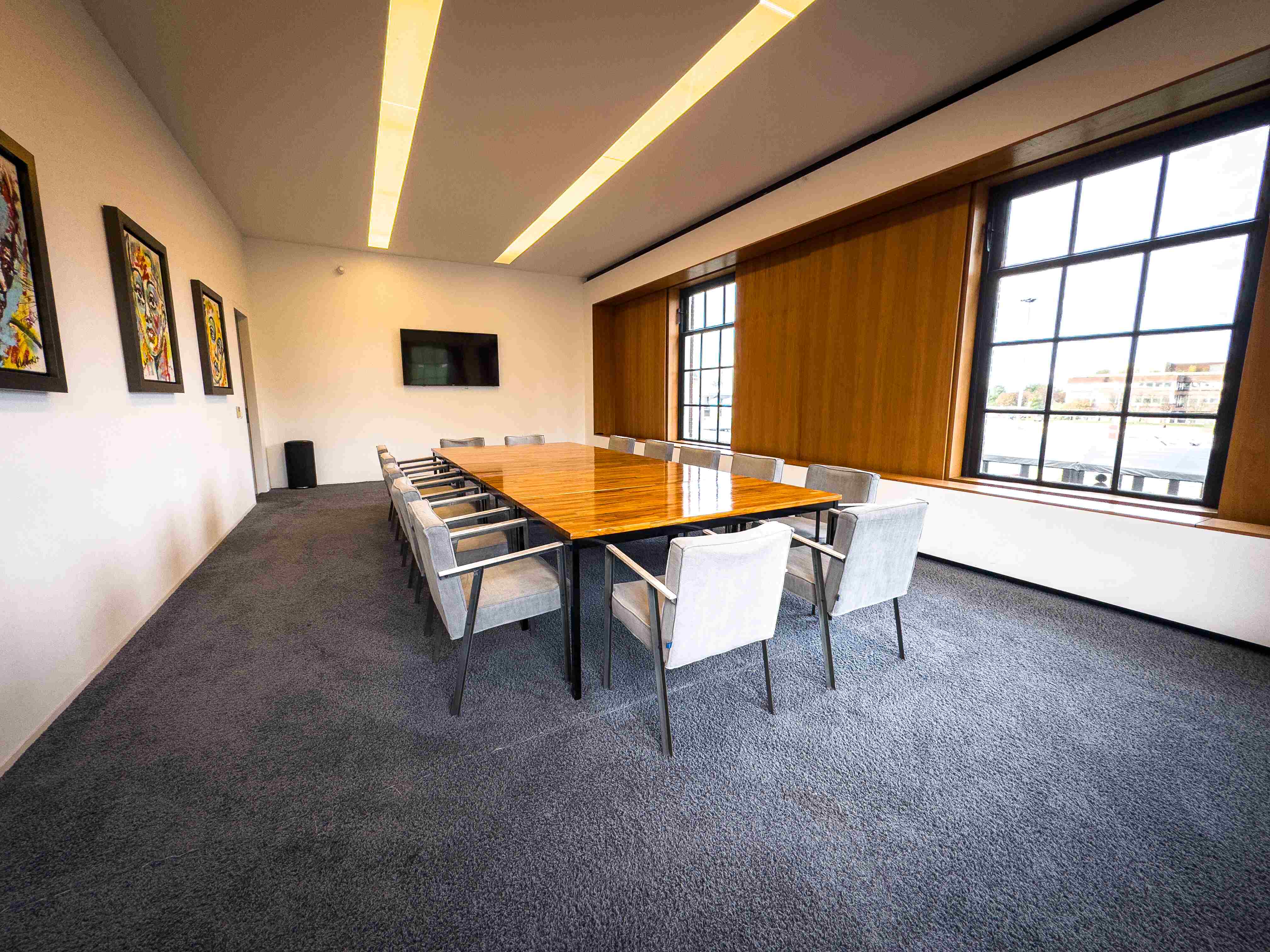 "Professional meeting setup at Taets Art and Event Park near Amsterdam and Zaandam, featuring modern equipment and spacious seating."