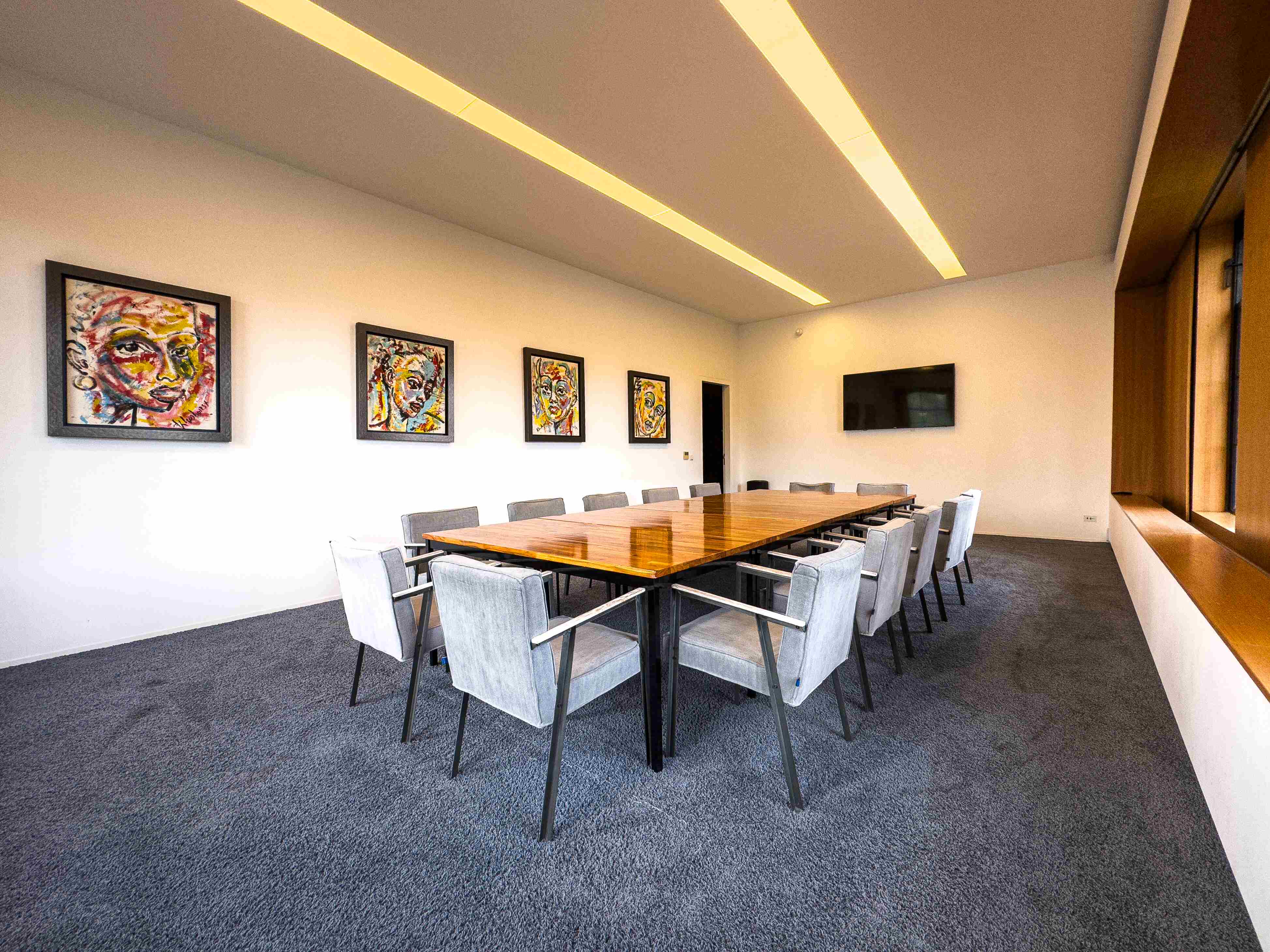 "Professional meeting setup at Taets Art and Event Park near Amsterdam and Zaandam, featuring modern equipment and spacious seating."