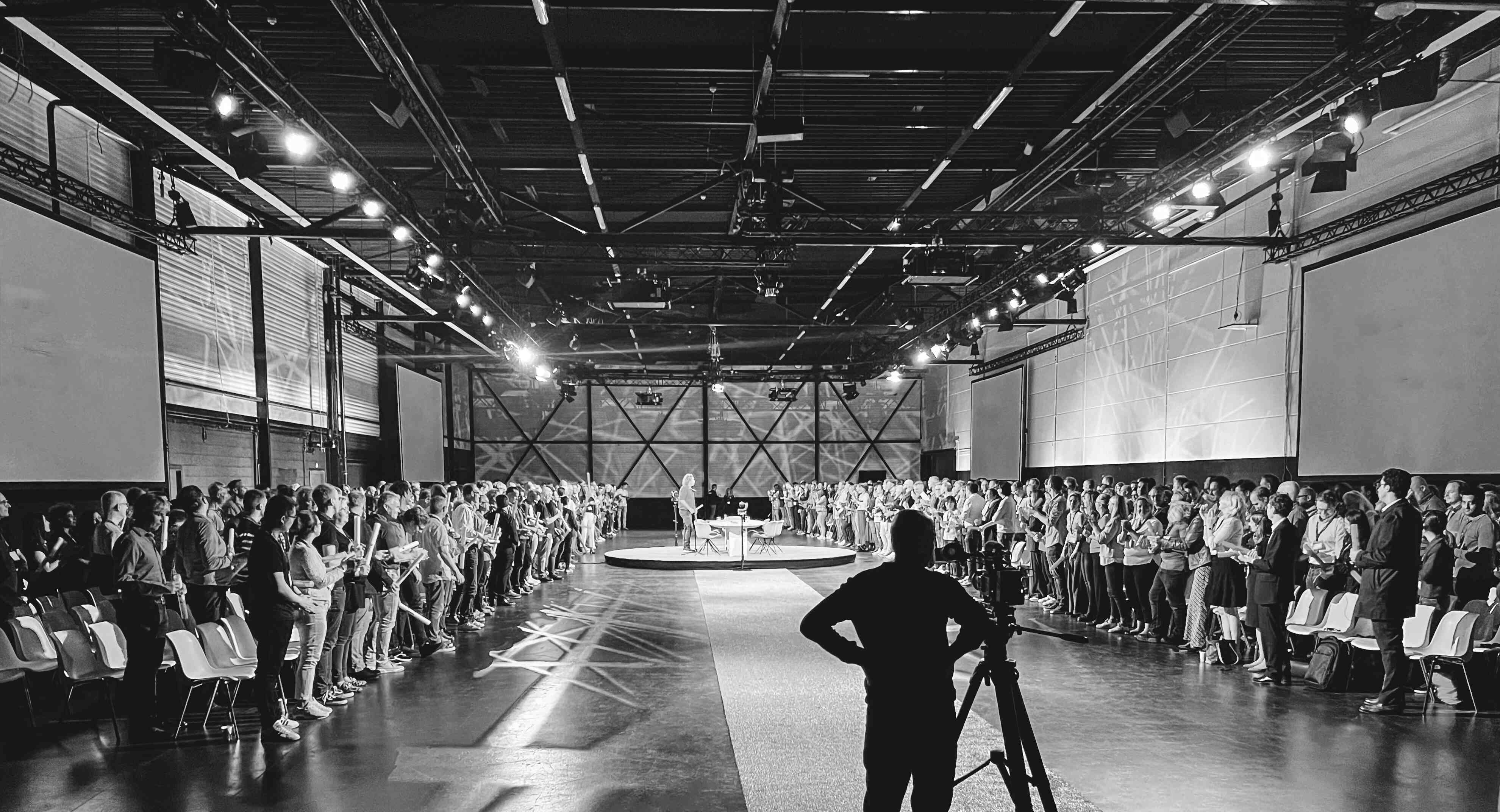 Taets events The White Box - plenary talkshow setting 1 (B-W)