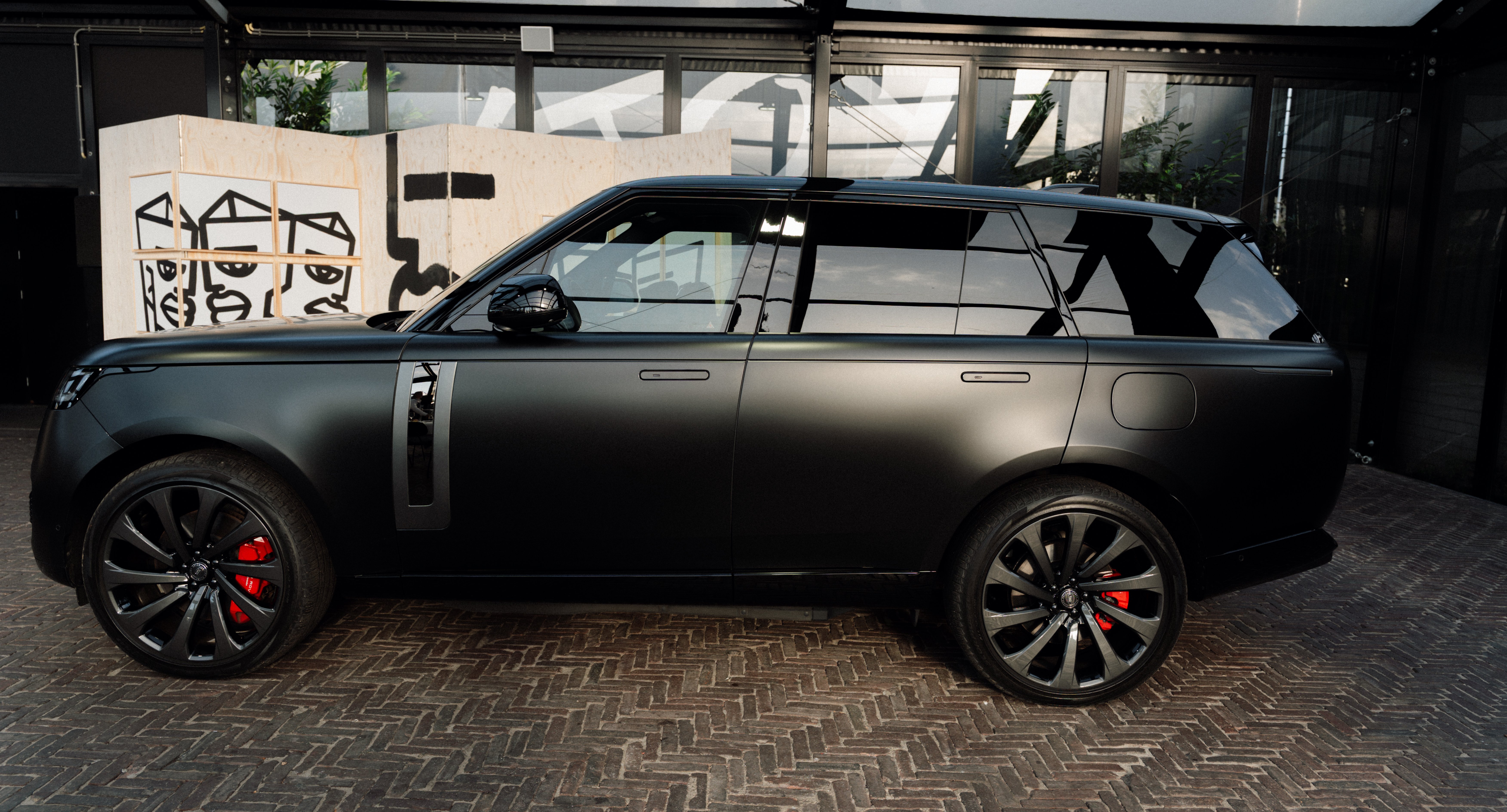 Range Rover x Hedin